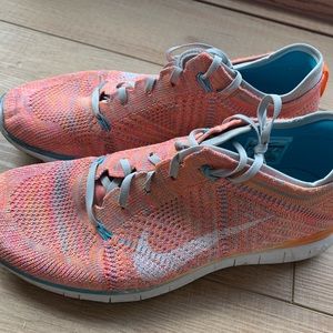 Nike. Size 9.5. Fly knit. VGUC